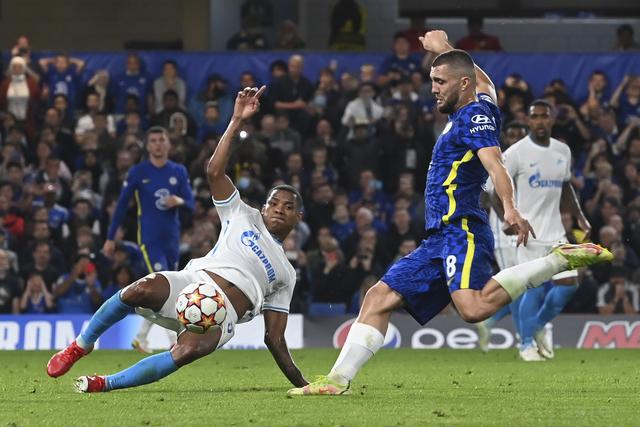 周琦21+8胡明轩20分广东大胜山东 高诗岩15分